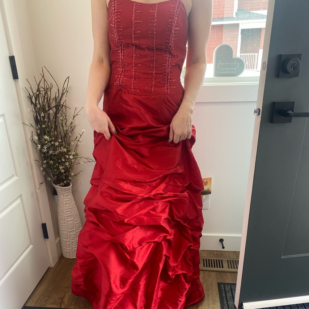 Grad Dress - Picture 2 of 9